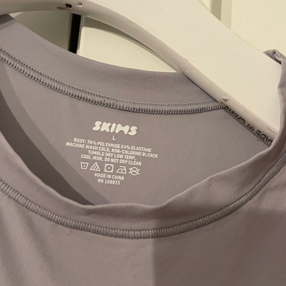 Skims Fits Everybody Tee - Picture 2 of 3